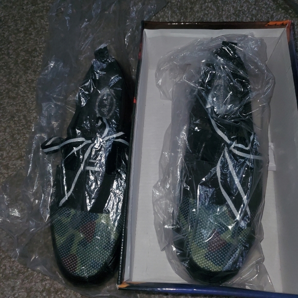 Shoes - Picture 2 of 11